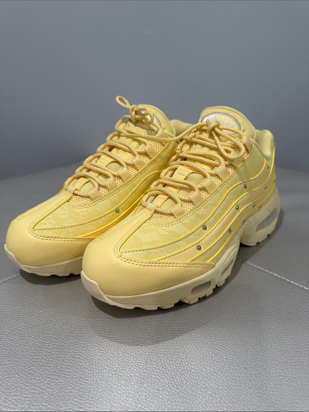 NIKE AIR MAX 95 "BIG BUBBLE" SNEAKER
Soft Yellow- Brand New! WMNS sz 8.5